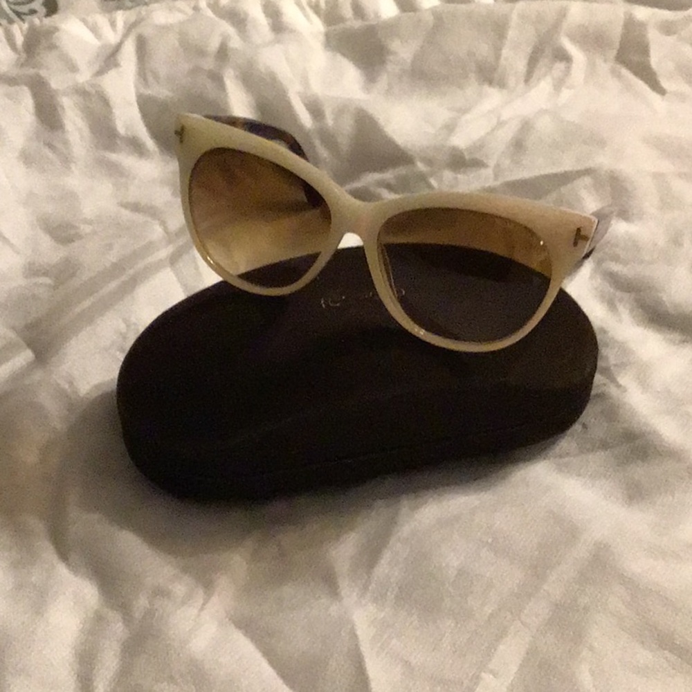 Like new Tom Ford sunglasses